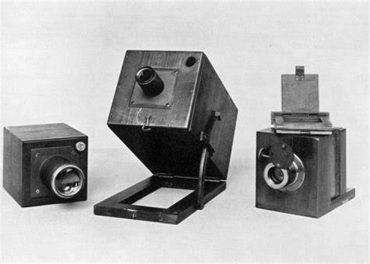 How does the daguerreotype camera work?